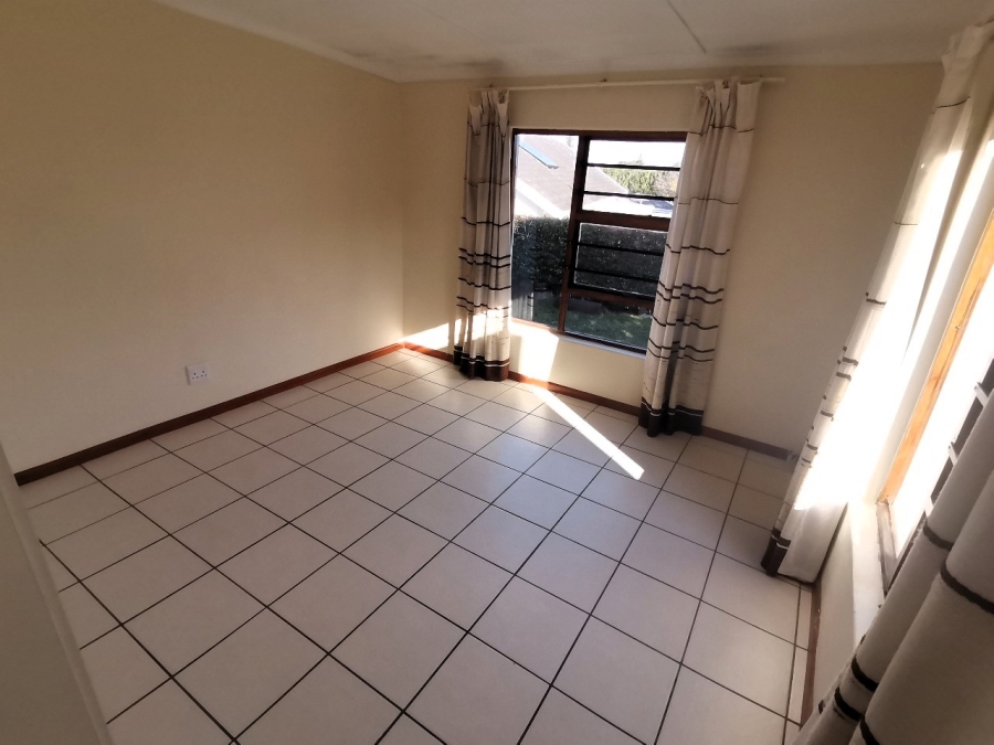 To Let 2 Bedroom Property for Rent in Beacon Bay Eastern Cape